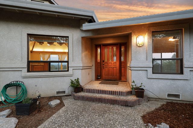 17505 Forest View Drive, Redding, CA 96003