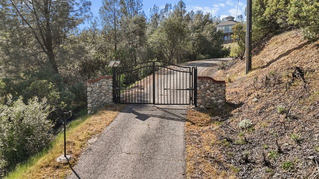 17505 Forest View Drive, Redding, CA 96003