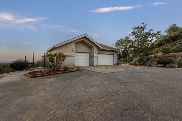 17505 Forest View Drive, Redding, CA 96003