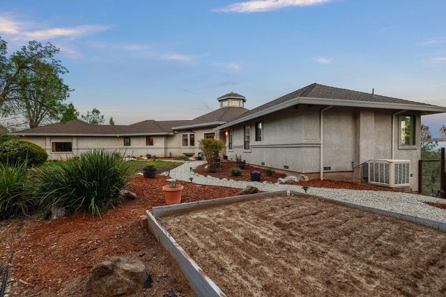 17505 Forest View Drive, Redding, CA 96003