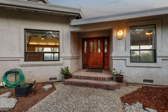 17505 Forest View Drive, Redding, CA 96003