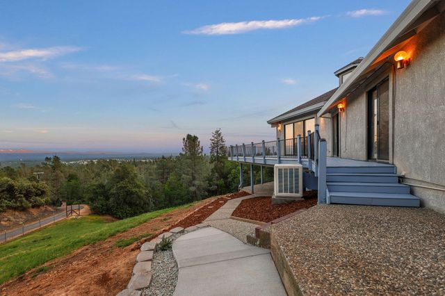 17505 Forest View Drive, Redding, CA 96003