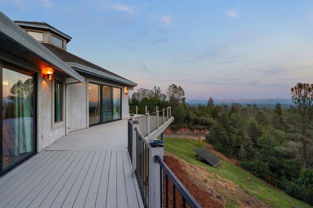 17505 Forest View Drive, Redding, CA 96003