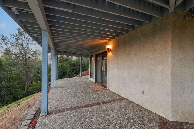 17505 Forest View Drive, Redding, CA 96003