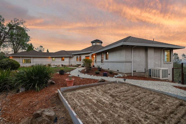 17505 Forest View Drive, Redding, CA 96003