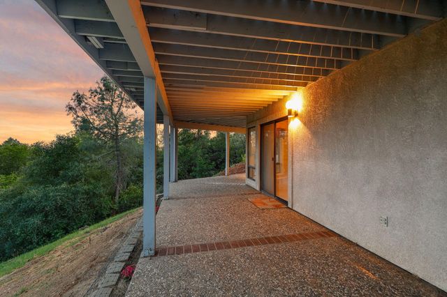 17505 Forest View Drive, Redding, CA 96003