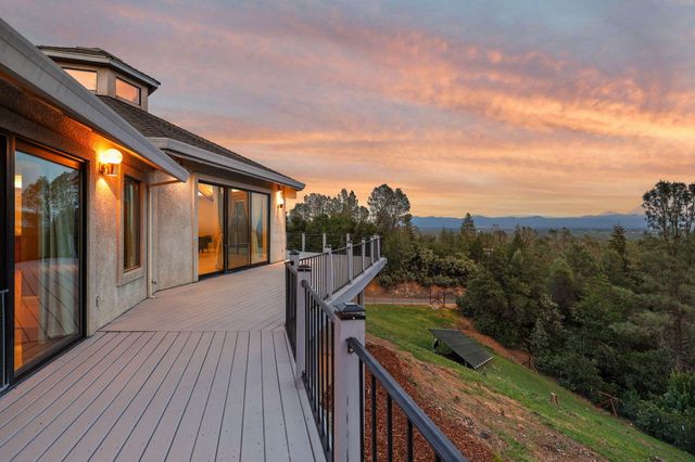 17505 Forest View Drive, Redding, CA 96003