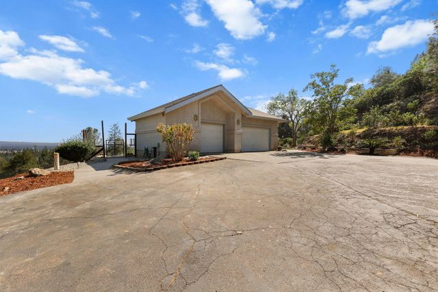 17505 Forest View Drive, Redding, CA 96003