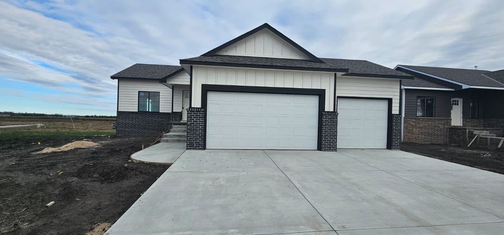 1510 E Midway Ct., Valley Center, KS 67147