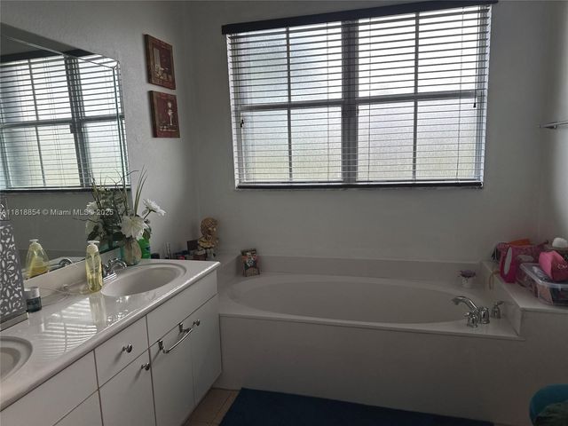 16419 SW 84th St, Miami, FL 33193