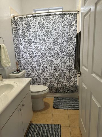 16419 SW 84th St, Miami, FL 33193