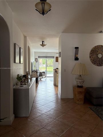 16419 SW 84th St, Miami, FL 33193