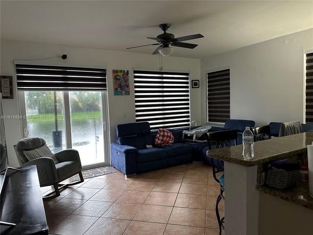 16419 SW 84th St, Miami, FL 33193