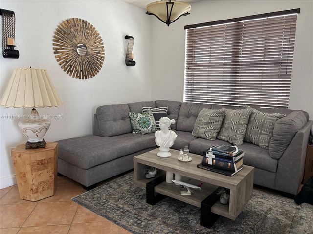 16419 SW 84th St, Miami, FL 33193