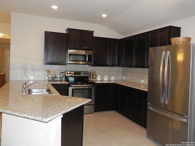 6923 Quantum Loop, San Antonio, TX 78252