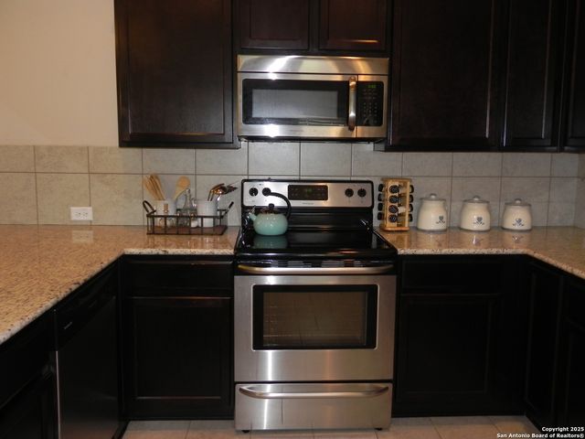 6923 Quantum Loop, San Antonio, TX 78252