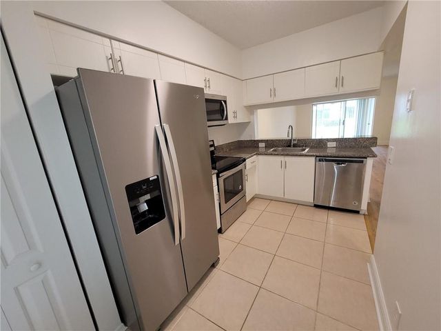 78 Simonton Circle, Weston, FL 33326