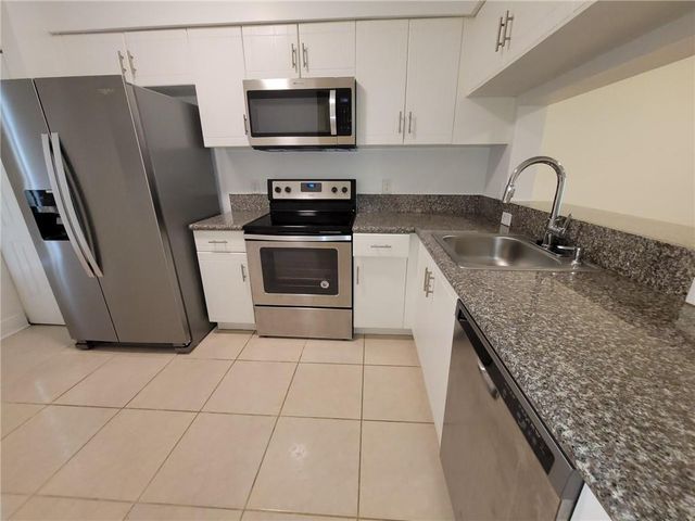 78 Simonton Circle, Weston, FL 33326