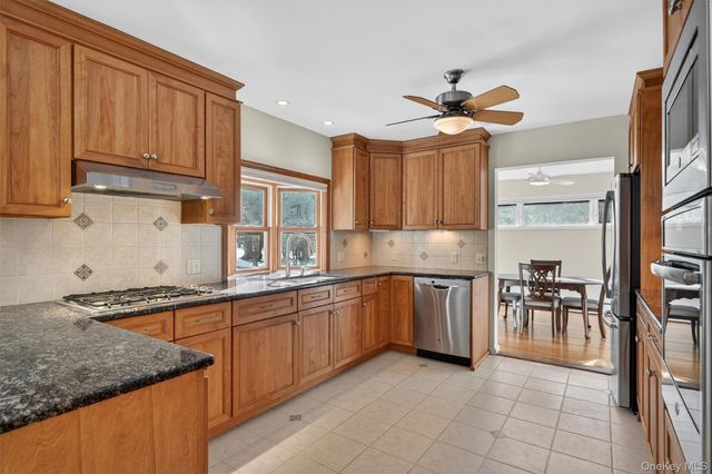 1166 Hunterbrook Road, Yorktown Heights, NY 10598