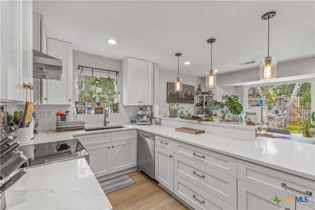 9604 Newberry Drive, Austin, TX 78729