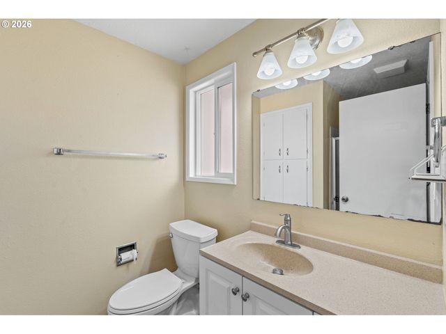 6445 B St, Springfield, OR 97478