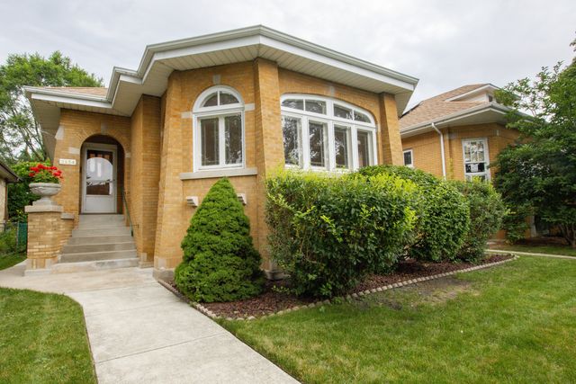 2654 W Morse Avenue, Chicago, IL 60645