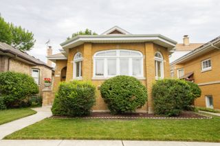 2654 W Morse Avenue, Chicago, IL 60645