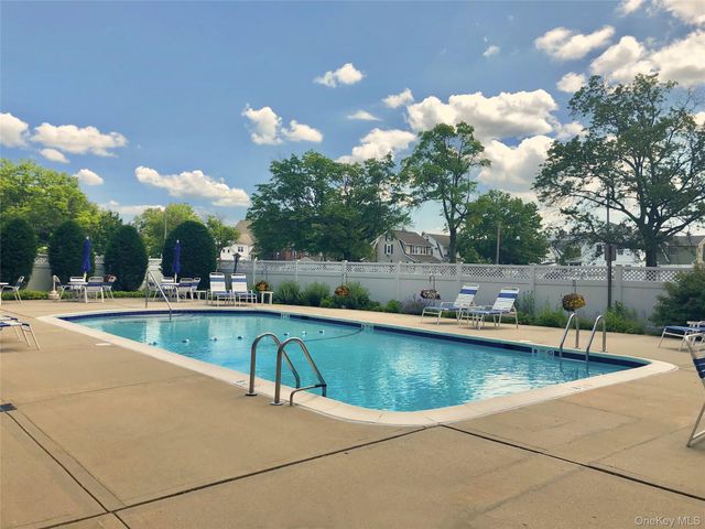 60 Hempstead Avenue 1J, Lynbrook, NY 11563