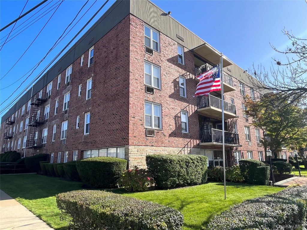 60 Hempstead Avenue 1J, Lynbrook, NY 11563