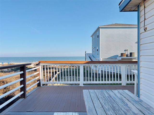 114 Sand Dune Court, Surfside Beach, TX 77541
