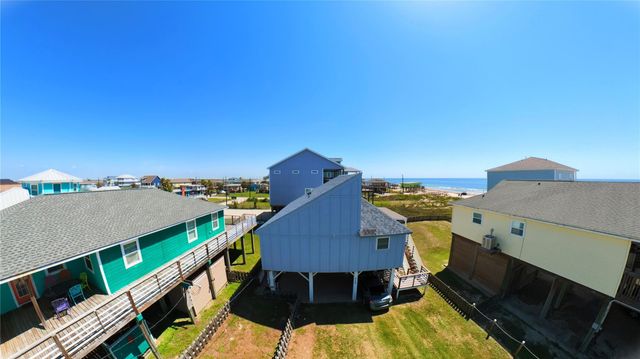 114 Sand Dune Court, Surfside Beach, TX 77541