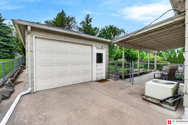 2925 S 44th Street, Lincoln, NE 68506