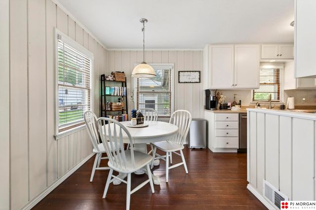 2925 S 44th Street, Lincoln, NE 68506