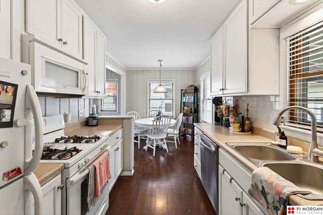 2925 S 44th Street, Lincoln, NE 68506