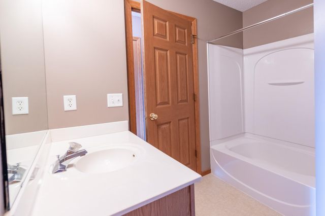 6814 Meadow Grass Lane S, Cottage Grove, MN 55016