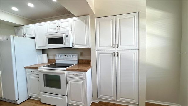 505 30TH AVENUE W E406, Bradenton, FL 34205