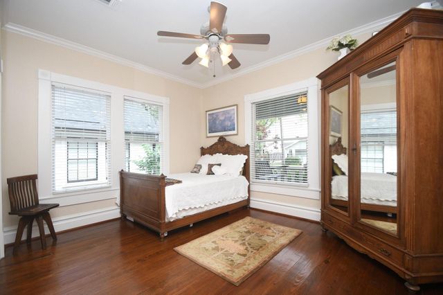 209 E Woodland Street, Houston, TX 77009