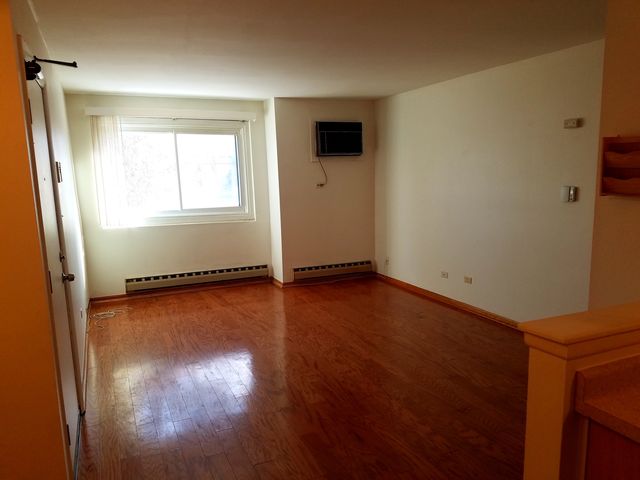 208 Dunteman Drive 101, Glendale Heights, IL 60139