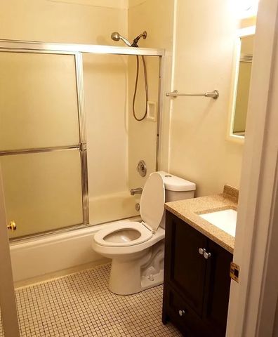 208 Dunteman Drive 101, Glendale Heights, IL 60139