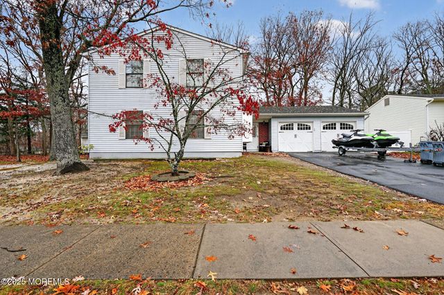 3 Timberline Drive, Howell, NJ 07731