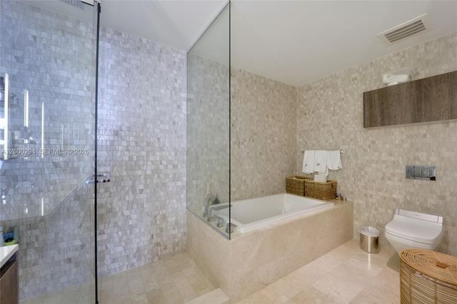 88 SW 7th St 2602, Miami, FL 33130