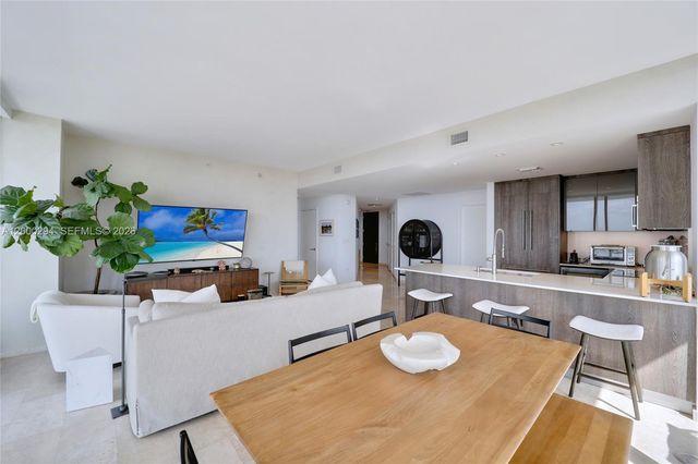 88 SW 7th St 2602, Miami, FL 33130