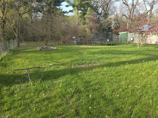 586 W River Road, Muskegon, MI 49445