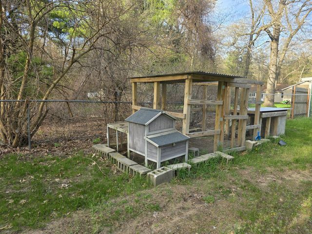 586 W River Road, Muskegon, MI 49445