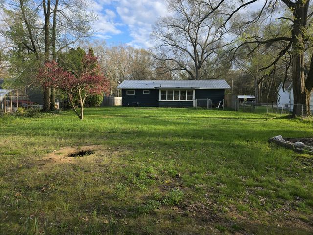 586 W River Road, Muskegon, MI 49445