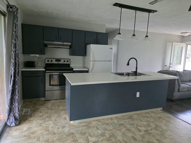 586 W River Road, Muskegon, MI 49445