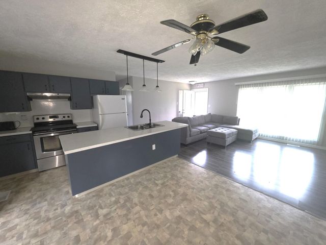 586 W River Road, Muskegon, MI 49445