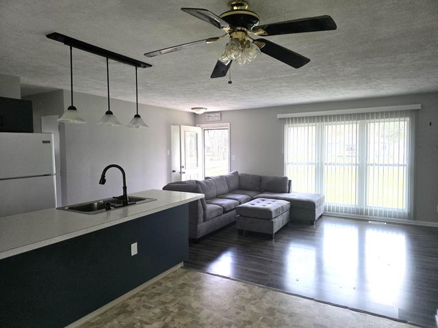 586 W River Road, Muskegon, MI 49445