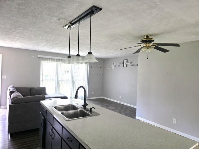 586 W River Road, Muskegon, MI 49445