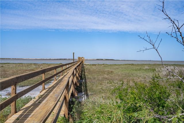 205 Trout Side Way, Rockport, TX 78382
